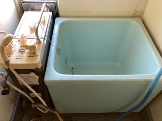 中川区の県営中川住宅で風呂釜、浴槽の撤去とガスコンロ、キッチン給湯 